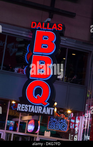 Times Square si illumina di notte, NYC Foto Stock