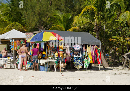 Pressione di stallo di mercato presso la spiaggia, il Jolly Beach, Antigua, Piccole Antille, Caraibi, America Foto Stock