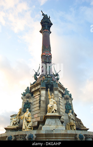 Famoso monumento storico di Cristopher Columbus a Barcellona è di 60 m (197 ft) di altezza Foto Stock