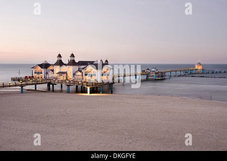 Al Molo di Sellin, Ruegen Isola, Meclemburgo-Pomerania, Germania Foto Stock