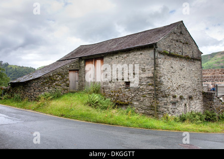 Tradizionale di pietra banca fienile vicino a Grasmere, nel distretto del lago, Cumbria, Inghilterra. Foto Stock