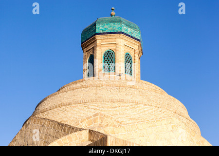 Cupola di Toqi Sarrofon, noto anche come Toki Sarrafon, City Gate e cambiavalute dome di trading, Bukhara, Uzbekistan Foto Stock