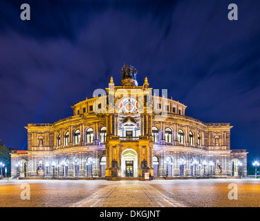 Dresden, Germania al Theaterplatz. Foto Stock