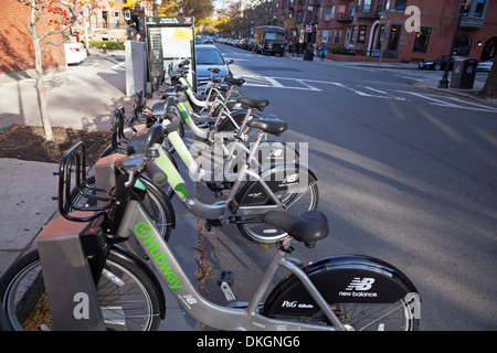 Newberry Street è una vivace area di Back Bay di Boston. Foto Stock