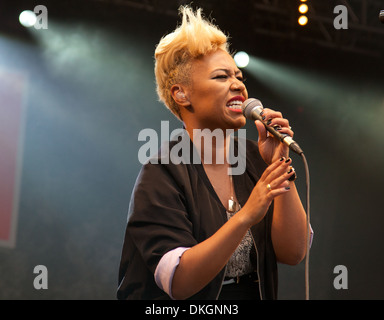 Emeli Sande, Torcia olimpica Foto Stock