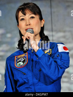 Tokyo, Giappone. Il 5 dicembre 2013. Naoko Yamazaki, Dic 05, 2013 : Tokyo, Giappone : l'ex astronauta giapponese Naoko Yamazaki assiste la "gravità" Premiere a Tokyo in Giappone, il 5 dicembre 2013. Credito: Aflo Co. Ltd./Alamy Live News Foto Stock