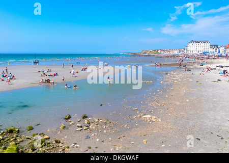 Spiaggia a Wimereux, Côte d'Opale, Regione Nord - Pas de Calais, in Francia, in Europa Foto Stock