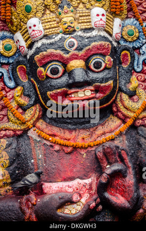 Il Kala (nero) Bhairab monumento, Durbar Square, Sito Patrimonio Mondiale dell'UNESCO, Kathmandu, Nepal, Asia Foto Stock