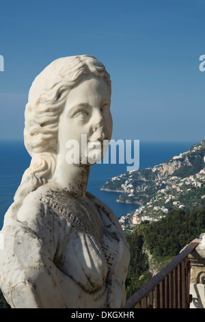 Statua sulla Infinity terrazza, Villa Cimbrone, Ravello, Amalfi Coast, sito UNESCO, Campania, Italia, Mediterranea Foto Stock