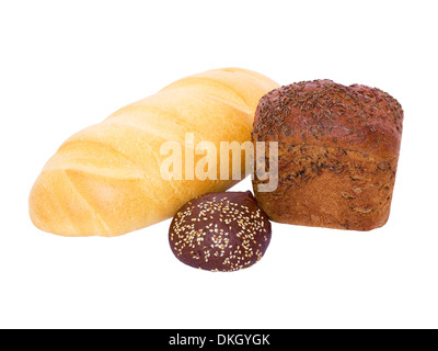 Filone di pane, una pagnotta e bun su sfondo bianco Foto Stock