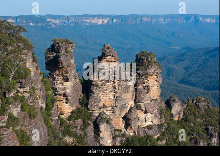 Le tre sorelle e rocciose scogliere di arenaria delle Blue Mountains, Nuovo Galles del Sud, Australia Pacific Foto Stock