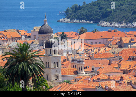 Vista sulla Città Vecchia, sito Patrimonio Mondiale dell'UNESCO, Dubrovnik, Dalmazia, Croazia, Europa Foto Stock