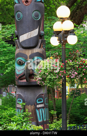 Pioneer Square Totem Pole, Seattle, nello Stato di Washington, Stati Uniti d'America, America del Nord Foto Stock