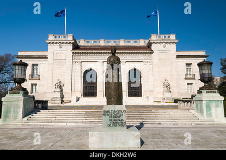 Statua della Regina Isabella di Spagna al di fuori della sede dell'Organizzazione degli Stati americani (OSA), WASHINGTON, STATI UNITI D'AMERICA Foto Stock