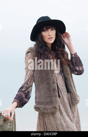 Bohemian fashion style, donna che indossa un cappello Foto Stock