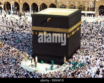 Le comunità musulmane attorno al vaso restituita al culto Mecca Arabia Saudita Foto Stock