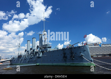 Incrociatore Aurora sul fiume Neva, Accademia Navale, San Pietroburgo, Russia, Europa Foto Stock