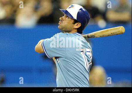 Luglio 17, 2009 - Toronto, Ontario, Canada - 17 Luglio 2009: Toronto Blue Jays left fielder Dave Dellucci (17) in azione durante la MLB partita giocata tra il Toronto Blue Jays e dei Boston Red Sox presso il Rogers Centre in Toronto, ON *****solo uso editoriale* (credito Immagine: © Adrian Gauthier/Southcreek globale/ZUMApress.com) Foto Stock