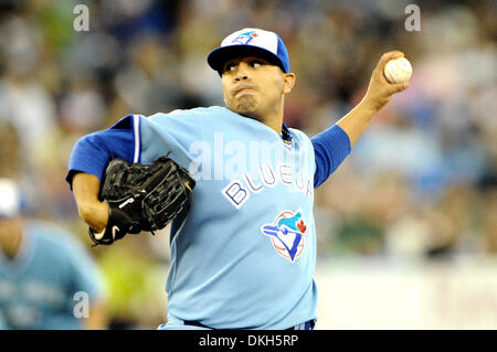 Luglio 17, 2009 - Toronto, Ontario, Canada - 17 Luglio 2009: Toronto Blue Jays a partire lanciatore Ricky Romero (24) in azione durante la MLB partita giocata tra il Toronto Blue Jays e dei Boston Red Sox presso il Rogers Centre in Toronto, ON *****solo uso editoriale* (credito Immagine: © Adrian Gauthier/Southcreek globale/ZUMApress.com) Foto Stock