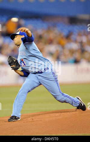 Luglio 17, 2009 - Toronto, Ontario, Canada - 17 Luglio 2009: Toronto Blue Jays a partire lanciatore Ricky Romero (24) in azione durante la MLB partita giocata tra il Toronto Blue Jays e dei Boston Red Sox presso il Rogers Centre in Toronto, ON *****solo uso editoriale* (credito Immagine: © Adrian Gauthier/Southcreek globale/ZUMApress.com) Foto Stock