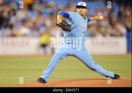 Luglio 17, 2009 - Toronto, Ontario, Canada - 17 Luglio 2009: Toronto Blue Jays a partire lanciatore Ricky Romero (24) in azione durante la MLB partita giocata tra il Toronto Blue Jays e dei Boston Red Sox presso il Rogers Centre in Toronto, ON *****solo uso editoriale* (credito Immagine: © Adrian Gauthier/Southcreek globale/ZUMApress.com) Foto Stock