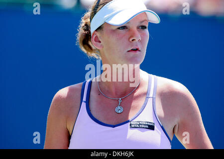 27 luglio 2009 - Stanford, in California, Stati Uniti d'America - 27 Luglio 2009: Sorana Cirstea ROU) contro Agnieszka RADWANSKA (POL), non mostrato nel primo round play durante la banca del West Classic, Sony Ericsson WTA Tour, donne torneo di tennis presso la famiglia Taube Tennis Stadium di Stanford in California (Credito Immagine: © Konsta Goumenidis/Southcreek globale/ZUMApress.com) Foto Stock