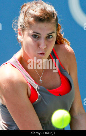 27 luglio 2009 - Stanford, in California, Stati Uniti d'America - 27 Luglio 2009: Agnieszka RADWANSKA (POL) contro Sorana Cirstea ROU), non mostrato nel primo round play durante la banca del West Classic, Sony Ericsson WTA Tour, donne torneo di tennis presso la famiglia Taube Tennis Stadium di Stanford in California (Credito Immagine: © Konsta Goumenidis/Southcreek globale/ZUMApress.com) Foto Stock