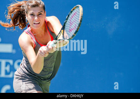 27 luglio 2009 - Stanford, in California, Stati Uniti d'America - 27 Luglio 2009: Agnieszka RADWANSKA (POL) contro Sorana Cirstea ROU), non mostrato nel primo round play durante la banca del West Classic, Sony Ericsson WTA Tour, donne torneo di tennis presso la famiglia Taube Tennis Stadium di Stanford in California (Credito Immagine: © Konsta Goumenidis/Southcreek globale/ZUMApress.com) Foto Stock