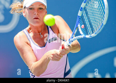 27 luglio 2009 - Stanford, in California, Stati Uniti d'America - 27 Luglio 2009: Sorana Cirstea ROU) contro Agnieszka RADWANSKA (POL), non mostrato nel primo round play durante la banca del West Classic, Sony Ericsson WTA Tour, donne torneo di tennis presso la famiglia Taube Tennis Stadium di Stanford in California (Credito Immagine: © Konsta Goumenidis/Southcreek globale/ZUMApress.com) Foto Stock