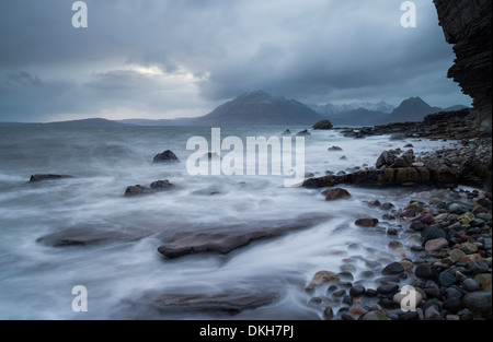 Condizioni tempestose a Elgol, Isola di Skye in Scozia, Regno Unito, Europa Foto Stock