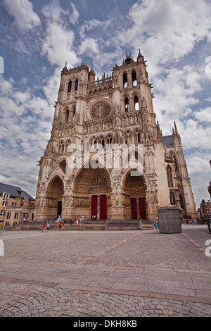 Il fronte ovest di Notre Dame d'Cattedrale di Amiens, Sito Patrimonio Mondiale dell'UNESCO, Amiens, Somme Picardia, Francia, Europa Foto Stock