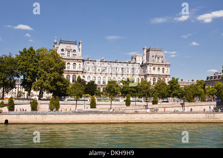 Hotel de Ville sulle rive del Fiume Senna, Parigi, Francia, Europa Foto Stock