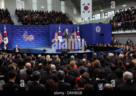 Seoul, Corea del Sud. 6 dicembre, 2013. Stati Uniti Vice presidente Joe Biden offre un discorso a Yonsei University di Seul, Corea del Sud, 6 dicembre 2013. Credito: Park Jin-hee/Xinhua/Alamy Live News Foto Stock