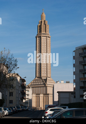 La Normandia, Francia. Il campanile di Auguste Perret il calcestruzzo e acciaio Eglise Saint-Joseph a Le Havre city centre. 2013. Foto Stock