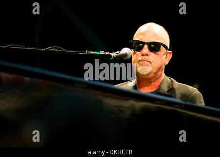 Billy Joel di eseguire durante la Elton John & Billy Joel Face 2 Face Tour presso il Citizens Bank Park di Philadelphia, PA. (Credito Immagine: © Chris Szagola/Southcreek globale/ZUMApress.com) Foto Stock