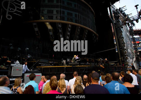 Elton John & Billy Joel di eseguire durante la Elton John & Billy Joel Face 2 Face Tour presso il Citizens Bank Park di Philadelphia, PA. (Credito Immagine: © Chris Szagola/Southcreek globale/ZUMApress.com) Foto Stock