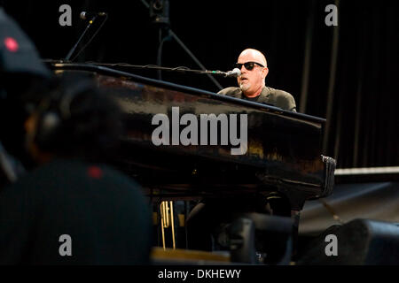Billy Joel di eseguire durante la Elton John & Billy Joel Face 2 Face Tour presso il Citizens Bank Park di Philadelphia, PA. (Credito Immagine: © Chris Szagola/Southcreek globale/ZUMApress.com) Foto Stock