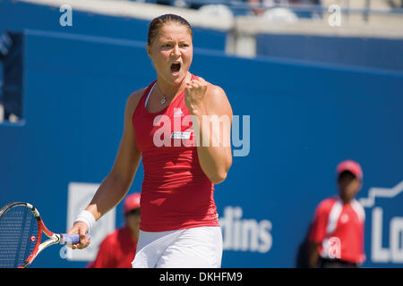 Dinara Safina della Russia reagisce dopo aver segnato un punto cruciale contro avversario Aravane Rezai. Razai tirato fuori un shocker sconfiggendo Safina in tre set, (3-6, 6-2, 6-4), presso il centro Rexall, York University di Toronto. (Credito Immagine: © Terry Ting/Southcreek globale/ZUMApress.com) Foto Stock