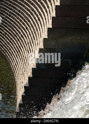 La cascata nel Getty Center di Los Angeles, Stati Uniti d'America Foto Stock