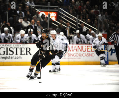 Nov 19, 2009 - Anaheim, California, Stati Uniti d'America - NHL Hockey - SCOTT NIEDERMAYER - Anaheim Ducks Beat the Tampa Bay Lightning 4 a 3 le ore di lavoro straordinario. (Credito Immagine: © Scott Mitchell/ZUMA Press) Foto Stock