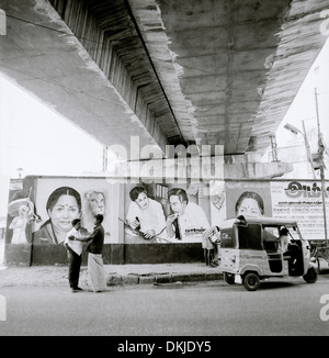 Fotografia di viaggio - Scene di strada in Chennai Madras in Tamil Nadu, in India in Asia del Sud. Persone Autorickshaw Rickshaw Tuk Tuk Foto Stock