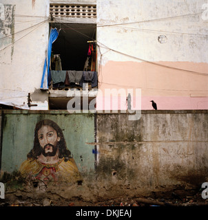 Gesù Cristo nelle baraccopoli in Chennai Madras Tamil Nadu, nell India orientale Asia del Sud. Graffiti Ghetto cristiana religione Arte Religiosa Travel Foto Stock