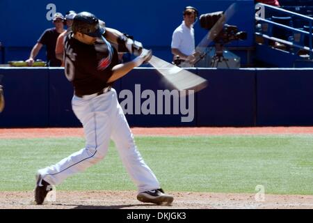 Giugno 14, 2009 - Toronto, Ontario, Canada - 14 Giugno 2009: Blue Jays asta Barajas battere contro la Florida Marlins presso il Rogers Centre a Toronto in Canada. (Credito Immagine: © Southcreek globale/ZUMApress.com) Foto Stock
