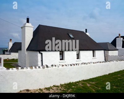 Tradizionale dipinto di bianco crofters cottages a Mannal sull'isola di Tiree nelle Ebridi Interne Argyll and Bute Scozia UK Foto Stock