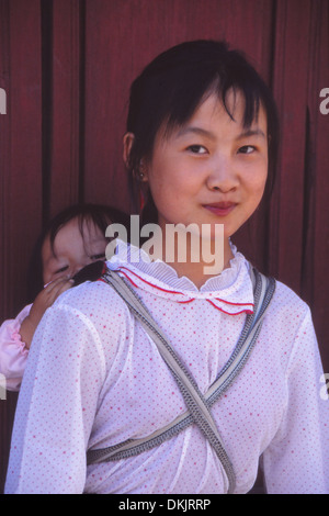 Cina, Bai ragazze in Dali, nella provincia dello Yunnan Foto Stock