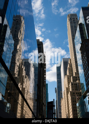 Grattacieli sulla 42nd Street a New York City Foto Stock