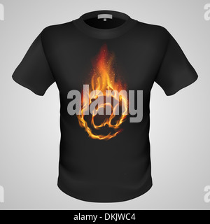 Maschio nero t-shirt con Fiery e-mail firmare stampa su sfondo grigio. Foto Stock