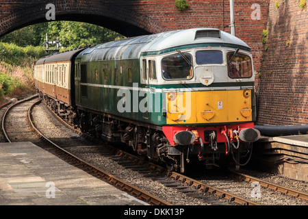 La classe 26 (26010/D5310) è visto in esecuzione sul patrimonio di Llangollen Railway durante il giorno di Diesel. Foto Stock