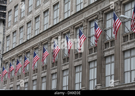 Saks edificio sulla Quinta Avenue in New York City Foto Stock