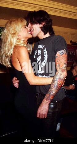 Dic. 24, 2002 - Tommy Lee e Pamela Anderson. DAVE BENNET/(enti Immagine: © Globo foto/ZUMAPRESS.com) Foto Stock